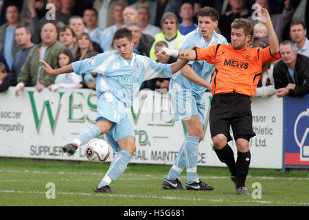 Grays Athletic 2 Cray Wanderers 0 FA Cup, 4ème tour de qualification, 22/10/05 - Michael Kightly (à gauche) permet de 2 à 0 Grays Banque D'Images