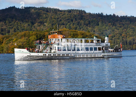 'Teal', l'un des bateaux à vapeur utilisé comme plaisir cruisers sur Windermere, Lake District, Cumbria, Royaume-Uni Banque D'Images