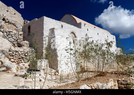 Église Aghios Nikolas à l'intérieur du château médiéval des Chevaliers de Saint Jean, île de Chalki, îles du Dodécanèse, Grèce. Banque D'Images