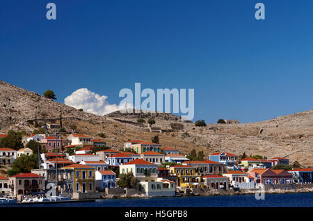 Village d'Emborio, Chalki île près de Rhodes, Dodécanèse, Grèce. Banque D'Images