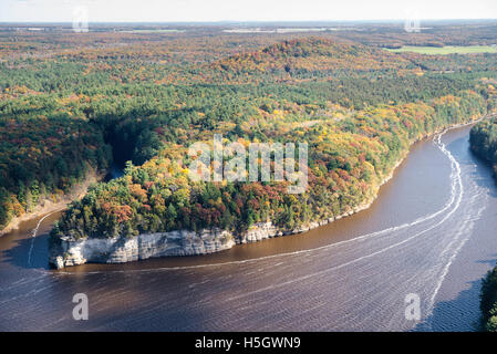 Vue aérienne de la rivière Wisconsin Dells du, juste en amont de la ville de Wisconsin Dells. Banque D'Images