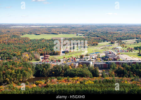 Vue aérienne de la rivière Wisconsin Dells du, juste en amont de la ville de Wisconsin Dells ; Le Chula Vista Resort est sur la th Banque D'Images