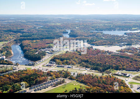 Vue aérienne de la rivière Wisconsin Dells du et de la ville de Wisconsin Dells. Banque D'Images