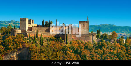Vue panoramique de l'Islmaic mauresque de l'Alhambra comples et fortifications. Grenade, Andalousie, espagne. Banque D'Images