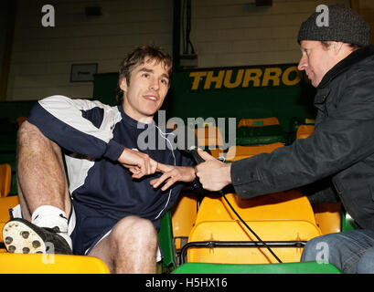 Justin Grégoire de Havant, susceptible d'être suspendu pour son historique du club FA Cup Match à Anfield contre Liverpool, photographié à parler aux médias dans le stand à Thurrock Thurrock - Club de Football vs Havant & Waterlooville - Blue Square South à Ship Lane - 23/01/08 Banque D'Images