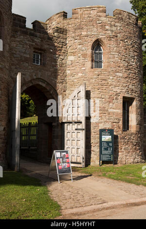 Royaume-uni, Angleterre, Cheshire, Beeston, Château Gatehouse Banque D'Images