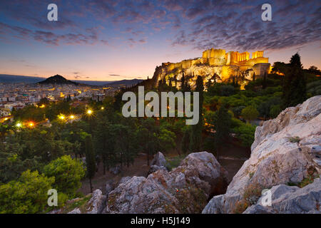 Vue de l'Acropole et le Lycabette aréopage de Hill. Banque D'Images