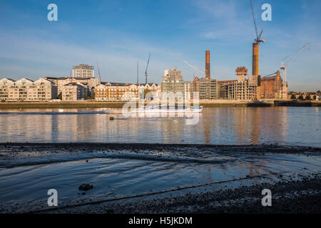 Chelsea Harbour waterfront, Tamise, Londres, Angleterre, Royaume-Uni Banque D'Images