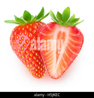 Fraises isolé. Une fois et demi les fraises isolé sur fond blanc avec clipping path Banque D'Images