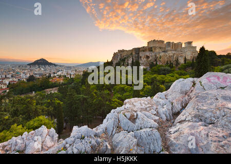Vue de l'Acropole et le Lycabette aréopage de Hill. Banque D'Images