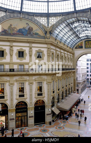 Récemment restauré, la galerie Vittorio Emanuele II à Milan, Italie Banque D'Images