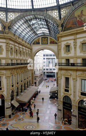 Récemment restauré, la galerie Vittorio Emanuele II à Milan, Italie Banque D'Images