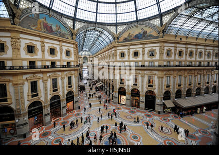 Récemment restauré, la galerie Vittorio Emanuele II à Milan, Italie Banque D'Images