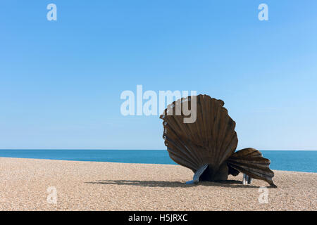 Sculpture de pétoncles sur Suffolk Aldeburgh beach UK Banque D'Images