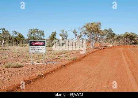 Mine Active Site Sign Banque D'Images