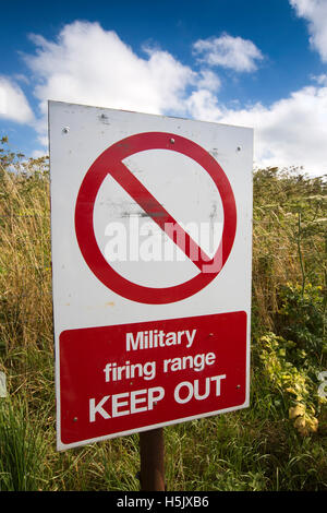 Royaume-uni, Angleterre, dans le Wiltshire, Salisbury Plain, Westbury, champ de tir militaire Warning Sign Banque D'Images