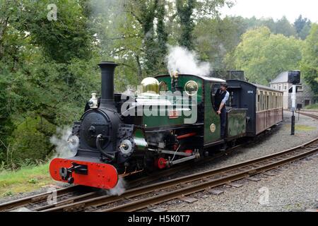 Machine à vapeur Linda à Tan y Bwlch Station sur le Ffestiniog et Welsh Highland de fer étroit Maentwrog Gwynedd Banque D'Images