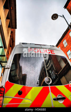 Les portes arrière du véhicule fourgon de police police Police cop van signe nom mot cars véhicules GO UK Angleterre Banque D'Images