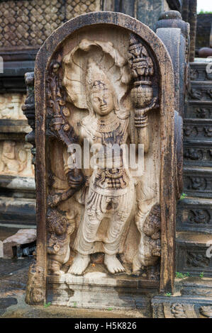 Pierre de la garde, le Vatadage (circulaire) dans la chambre de la relique quadrilatère sacré dans la ville ancienne de Polonnaruwa, Sri Lanka Banque D'Images