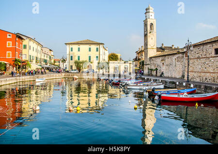 Lazise Lago di Garda Vérone Vénétie Italie Banque D'Images