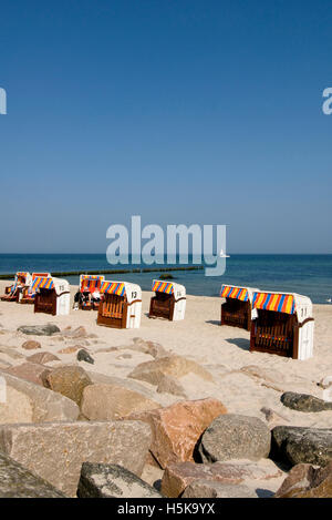 Chaises de plage sur la plage de Kühlungsborn, sur la côte de la mer Baltique Mecklembourg-Poméranie-Occidentale, Banque D'Images