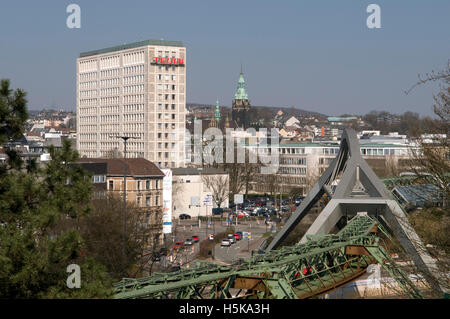 Cityscape, Schwebebahn, monorail suspendu, Wuppertal Bergisches Land, salon, Rhénanie du Nord-Westphalie Banque D'Images