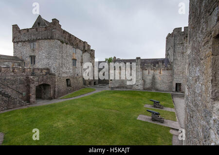 À l'intérieur de Château de Cahir Banque D'Images