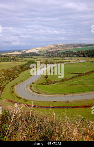 Cuckmere Haven se trouve sur la côte et est une zone de plaines d'inondation où les South Downs rencontre la mer dans l'East Sussex UK Banque D'Images