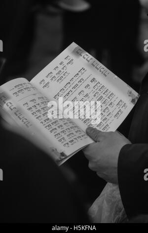 Haïfa, Israël - 8 avril : faire des prières de bénédiction Birkat Hachama (soleil) au lever du soleil, le 8 avril 2009 à Haïfa, Israël. Ce peuple Juif trad Banque D'Images