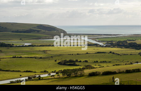 Cuckmere Haven se trouve sur la côte et est une zone de plaines d'inondation où les South Downs rencontre la mer dans l'East Sussex UK Banque D'Images