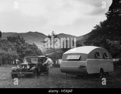 1930 Morris Oxford Six avec 1930 Winchester rationaliser caravan Banque D'Images