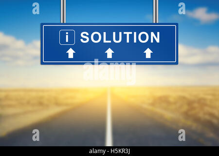 Mots solution on blue road sign avec arrière-plan flou Banque D'Images