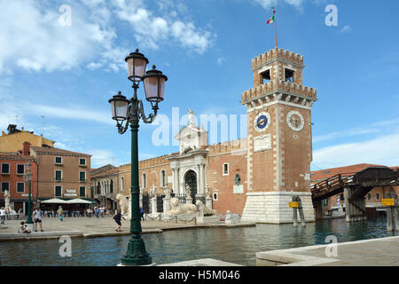 Entrée de l'Arsenal de Venise historique et Musée Naval de quartier Castello de Venise en Italie. Banque D'Images