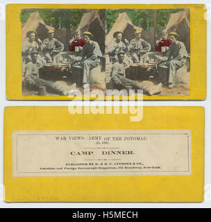 Cela fait référence à une gravure sur albumine représentant un dîner de camp pour les soldats afro-américains pendant la guerre de Sécession. Il montre la vie quotidienne et les luttes des soldats de l'armée du Potomac des États-Unis. Banque D'Images