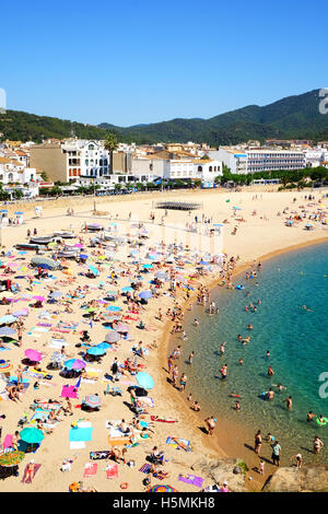 L'été à la plage de Tossa de Mar, Costa Brava, Espagne. Banque D'Images