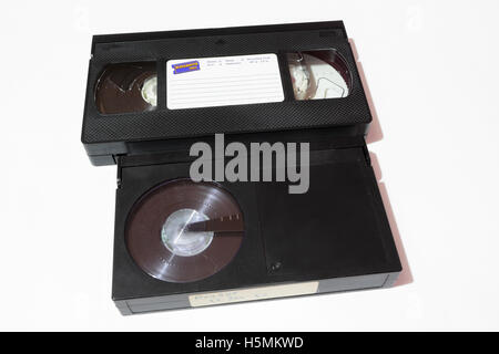 Une cassette VHS par rapport aux bandes Betamax Banque D'Images