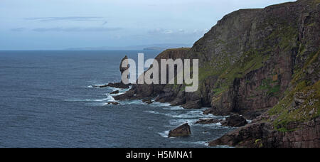 Vieil Homme de Stoer, 60 mètres de hauteur de pile mer Torridonian Point, grès de Stoer à Sutherland, Highlands, Scotland Banque D'Images