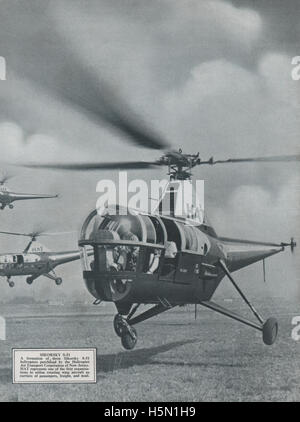 Magazine Vintage dos daté de mai 1947, montrant l'hélicoptère Sikorsky S-51 de 1940. Le S-51 vola pour la première fois en 1946 et la photo montre l'hélicoptère Air Transport Inc., du New Jersey aux Etats-Unis et a été le premier à utiliser des hélicoptères pour le transport civil et de marchandises. La société a été déclarée en faillite le 6 février 1948. La couverture est de la Gazette de la Réserve aérienne (plus tard connue sous le nom d'Air Pictorial) Banque D'Images