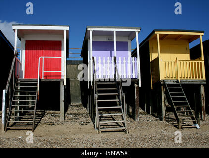 Cabines de plage, Thorpe Bay, près de Southend on Sea, Essex, Angleterre Banque D'Images