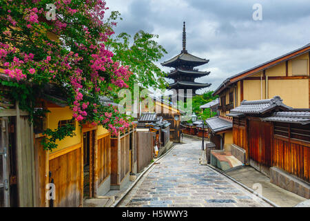 La Pagode Yasaka et Sannen Zaka Street. Banque D'Images