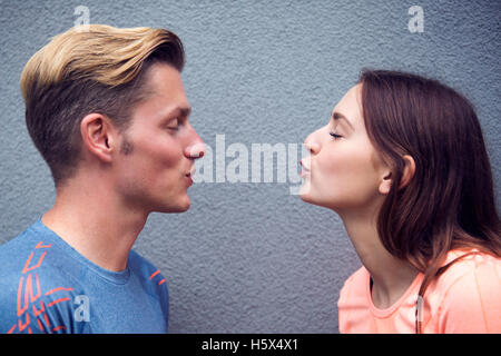 Portrait of young woman blowing kisses sportive Banque D'Images