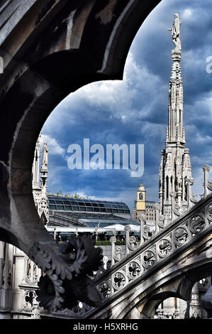 Un détail de la cathédrale de Milan, vu de ses toits Banque D'Images