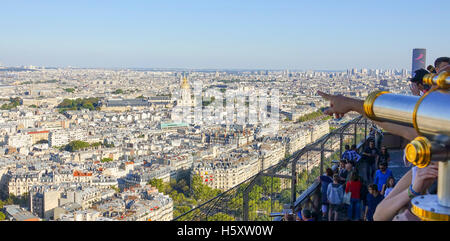 Plate-forme d'observation sur la Tour Eiffel - superbe vue sur la ville de Paris Banque D'Images