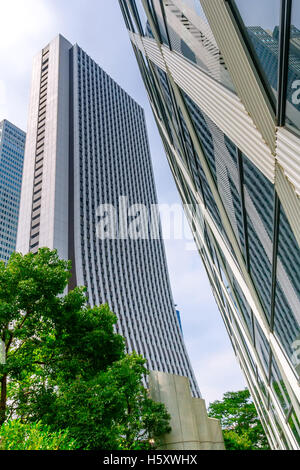 Tokyo, Japon - 29 juillet 2015 : Mode Gakuen Cocoon Tower à Shinjuku, Tokyo, Japon. C'est l'un des plus reconnus du gratte-ciel en t Banque D'Images