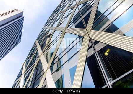 Tokyo, Japon - 29 juillet 2015 : Mode Gakuen Cocoon Tower à Shinjuku, Tokyo, Japon. C'est l'un des plus reconnus du gratte-ciel en t Banque D'Images