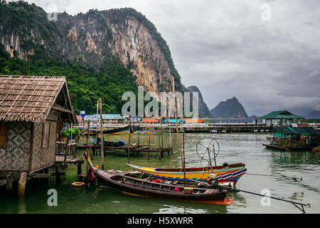 Le Koh Panyi village de pêcheurs musulmans dans le Pang Nga bay, Thaïlande Banque D'Images