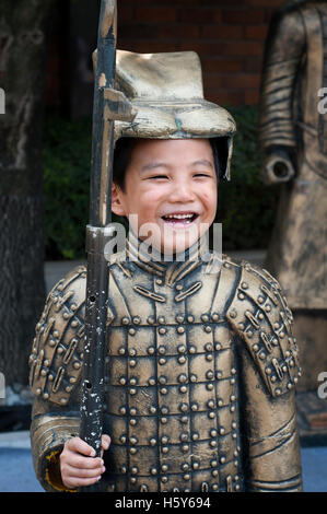 L'armée de guerriers en terre cuite, des puits Numéro 1, Xian, Shaanxi, Chine, Asie. Une ancienne collection de sculptures représentant des armées de Qin Banque D'Images