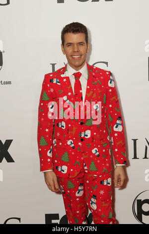 Perez Hilton, marche le tapis rouge lors de la Miss Univers 2015 au Planet Hollywood Resort and Casino le 20 décembre 2015 à Las Vegas, Nevada. Banque D'Images