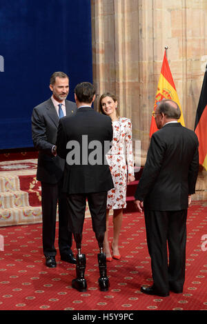 Madrid, Espagne. 21 octobre, 2016. Le roi Felipe et Letizia Queen assister à la livraison de la Princesse des Asturies distinctions lors de la Reconquista hotel à Oviedo, Espagne. 21 Octuber, 2016. Credit : MediaPunch Inc/Alamy Live News Banque D'Images