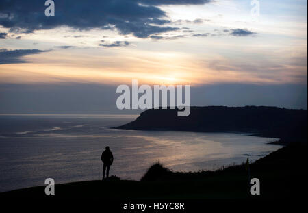 Swansea, Royaume-Uni. 21 Oct, 2016. 21 octobre 2016 - Le soleil se couche sur la 8e vert de Langland Bay Golf Course, ce soir, avec le caractère distinctif du Pwll Bay pointe dans la distance à la fin d'une belle journée d'automne. Credit : Phil Rees/Alamy Live News Banque D'Images